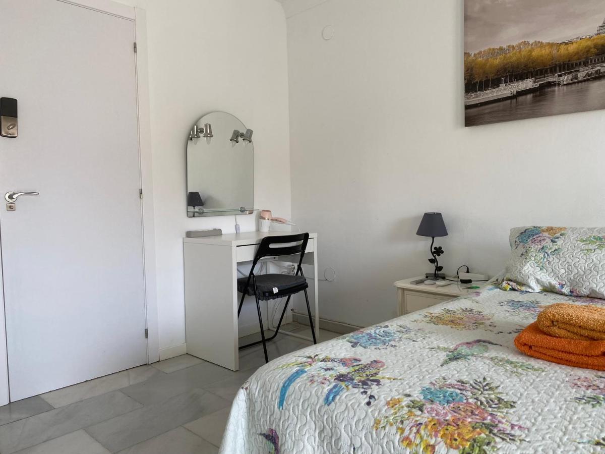 Malaga Centro Habitaciones Privada En Apartamento Compartidos Luaran gambar