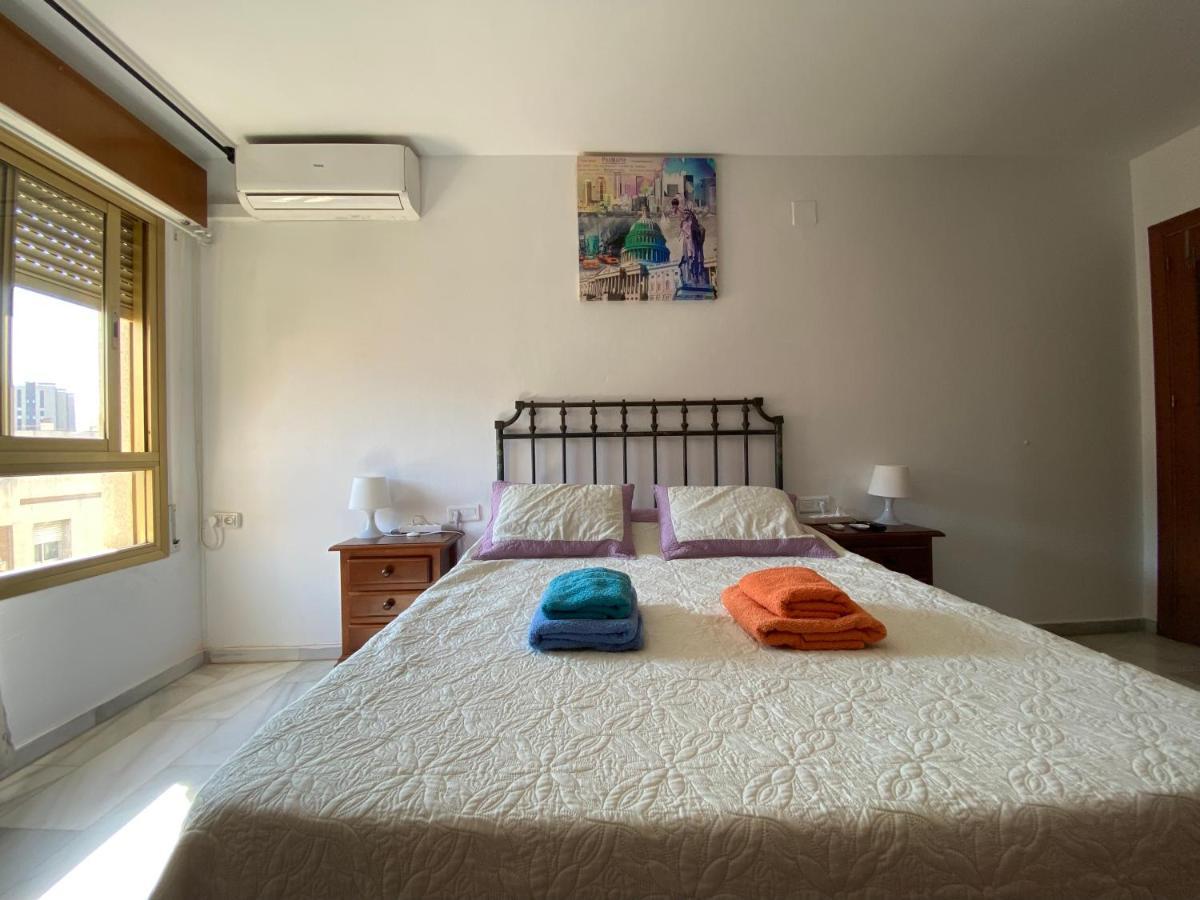 Malaga Centro Habitaciones Privada En Apartamento Compartidos Luaran gambar